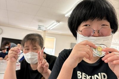 チャーム作りとパラソルわなげ【奥田イベント】